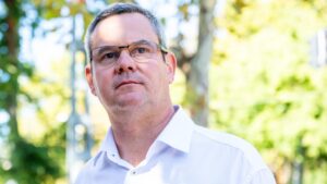 Takács Péter a kommunista hatalomátvétel szimbólumának dalát használta egy videója alatt