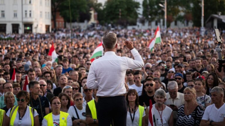Magyar Péter: egy Fidesz–Mi Hazánk-koalíció egyenlő a Huxittal