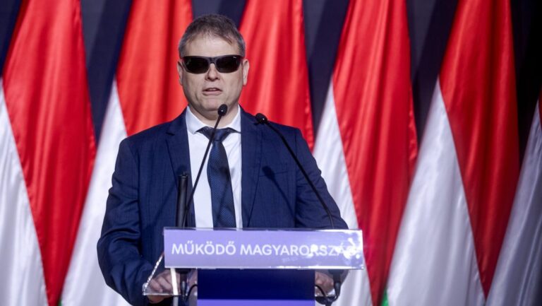 A Tisza Párt vak képviselőjelöltje lefutotta a vonatot a Gubacsi hídon