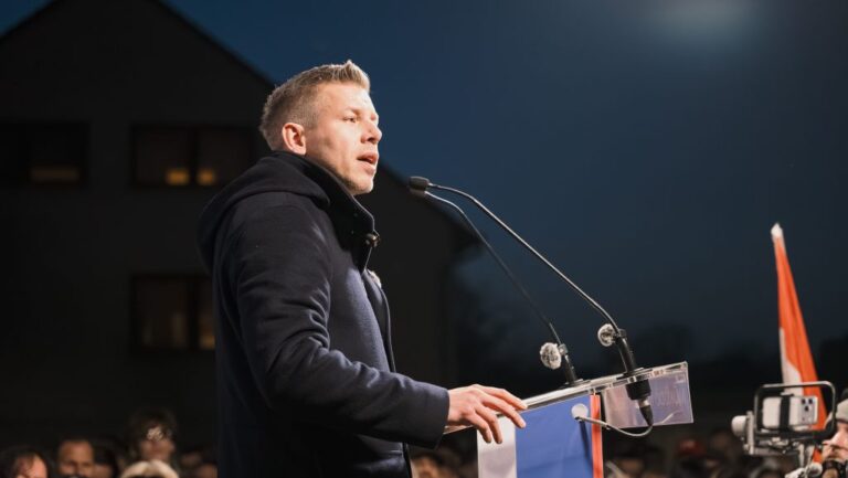 Magyar Péter Gödön: ez a gyár ilyen formában nem működhet tovább