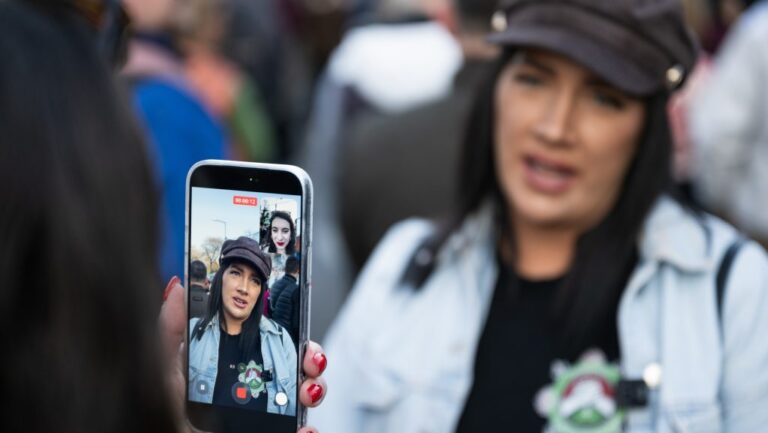 Tóth Gabi Tóth Veráról: Ő is eltávolodott a politikai nézeteim miatt, mert nem feltétlenül gondoljuk ugyanazt a világról