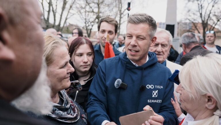 Gyerekkori videó került elő Magyar Péterről, Deutsch Tamás és Orbán Viktor is feltűnik rajta