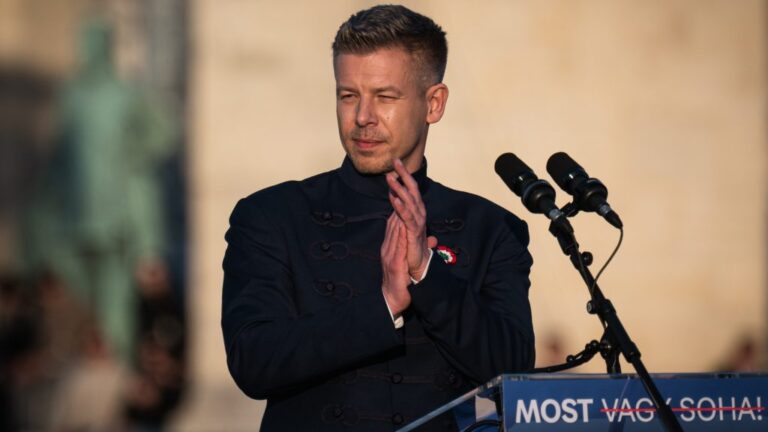 Magyar Jászberényben: Ha csak a haja szála is megsérül a százados úrnak, akkor az állampárt a magyar néppel találja magát szemben