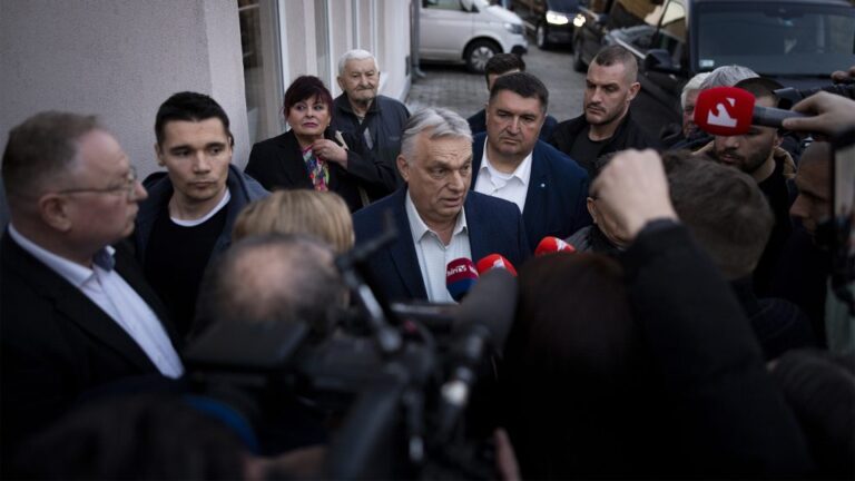 Szakértők: könnyen a visszájára fordulhat a Fidesz ukránokkal való riogatása