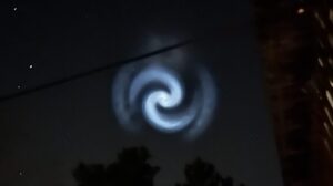 Egy éve ilyenkor: furcsa fényspirál tűnt fel az esti égbolton, az ország több pontján is látták