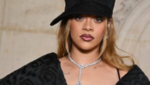 Egy nő lövéseket adott le Rihanna otthonára, letartóztatták