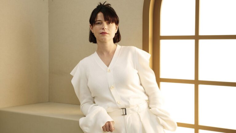 Egy éneklős realityben a második hely jutott neki, de az Oscaron most ő lehet az abszolút befutó