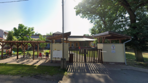 Bugyiban és pólóban dolgozott a tótkomlósi bölcsőde vezetője, a rendőrség szerint nem történt bűncselekmény