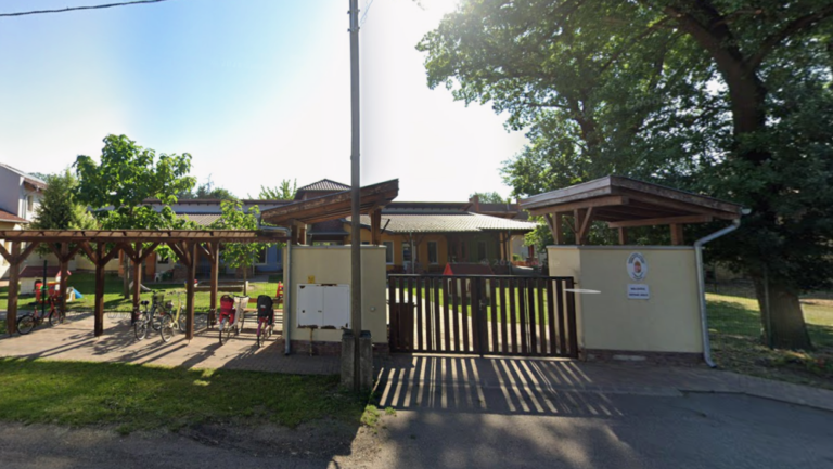 Bugyiban és pólóban dolgozott a tótkomlósi bölcsőde vezetője, a rendőrség szerint nem történt bűncselekmény