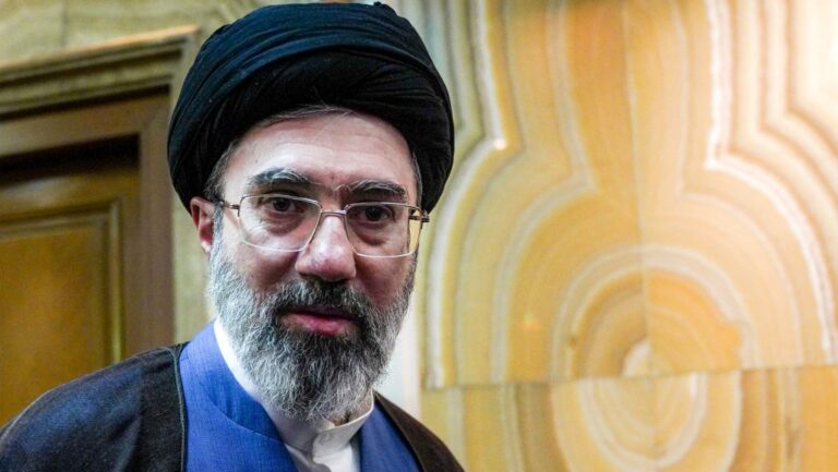 Bosszút ígért a gyilkosoknak Modzstaba Hamenei, Irán új legfelsőbb vezetője
