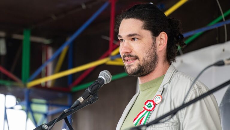 A Kutyapárt listavezetője egyik jelöltjüket sem kéri visszalépésre