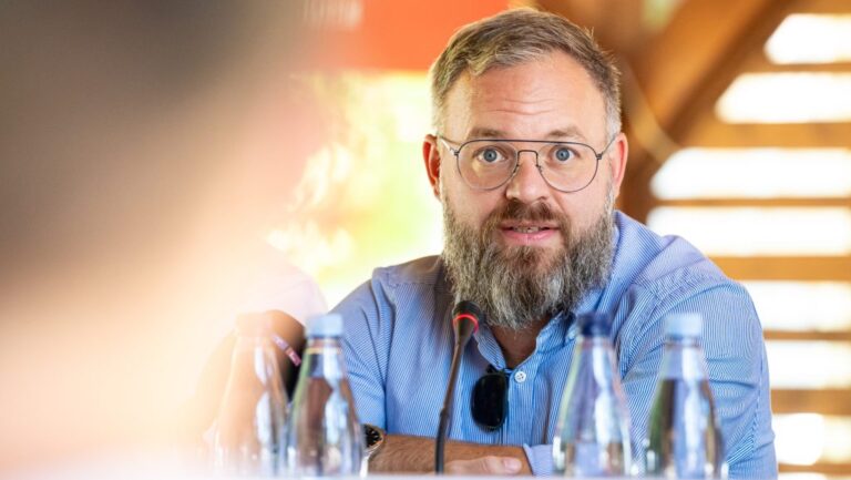 Orbán Balázs szerint Magyar Péterre ráuntak az emberek, de Orbán Viktorra kíváncsiak