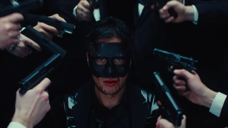 „Érdekes, saját maguknál nem tartanak razziákat” – kritikus hangvételű dallal jelentkezett T. Danny