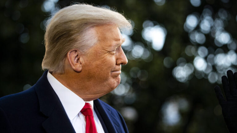 Trump ünnepel, és örül annak, hogy meghalt az FBI egykori igazgatója