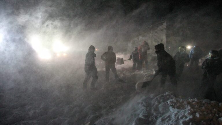 Hat embert ölt meg a lavina Oroszországban