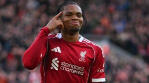 A 17 éves tehetség csodás gólja húzta ki a Liverpoolt a csávából