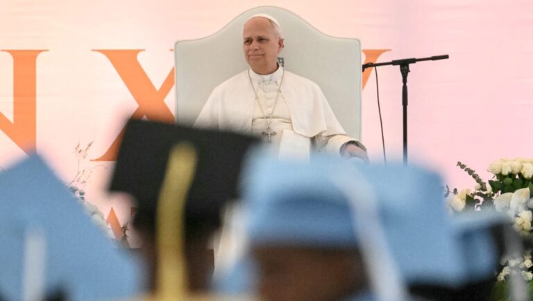 XIV. Leó: Gyilkos az a gazdaság, amelyben a profitot helyezik mindenek fölé