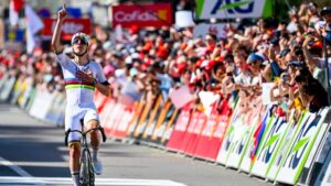 A meghalt csapattársáról megemlékező Pogacar nyerte a legrégebbi egynapost