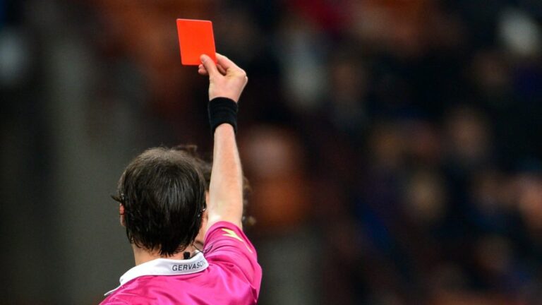 „Tizenöt évre tiltottak el, lassan gyilkosságért nem kapnak annyit” – megszólalt a bírót fejbe rúgó megyei focista