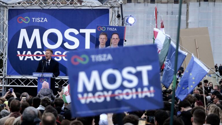 Így zárta a kampányt Magyar Péter Debrecenben – Galéria