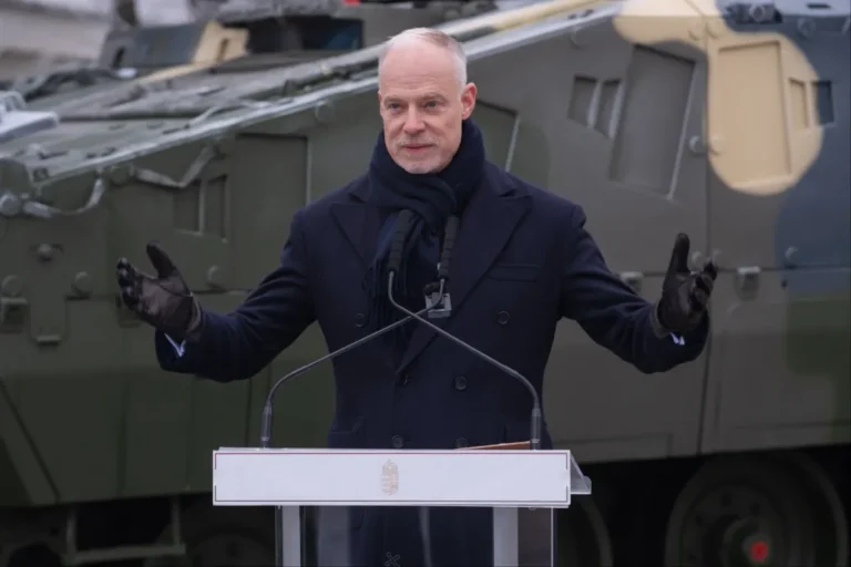 Keressük Szalay-Bobrovniczky Kristóf honvédelmi minisztert, hogy kérdéseket tegyünk fel neki a Magyar Honvédség helyzetéről