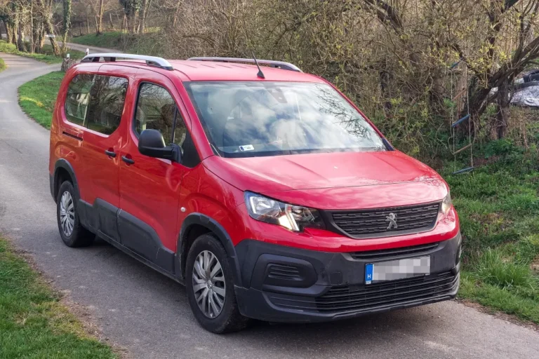 2,5 millió forintért cserélnének motort Péter Peugeot-jában, pedig elvileg ingyen kellene