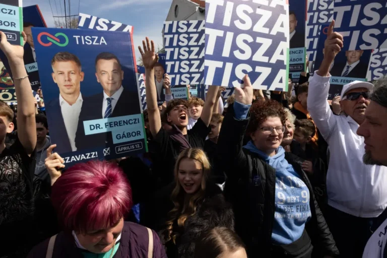 Beütött a tavaszi szünet, tinik árasztották el Magyar Péter országjárását