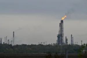 Teljes kezességet nyújt az állam az olajkészletező szövetség hiteleire