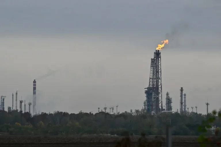 Teljes kezességet nyújt az állam az olajkészletező szövetség hiteleire