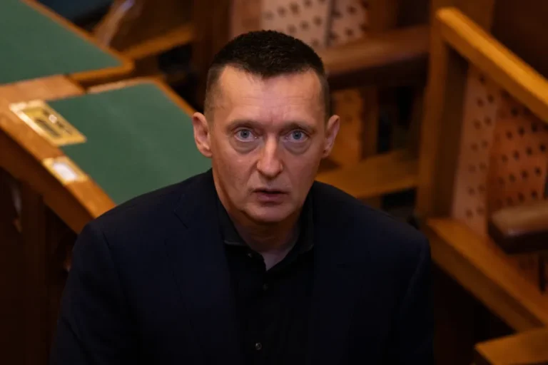 Rogán Antal minisztériuma elismerte, hogy lehallgatták egy üzletembert, de szerintük nem azért, mert köze volt a Tisza Párthoz