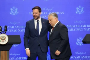 Visszalépések, kitálalások és egy látogatás Amerikából: így robogunk a választási hétvége felé