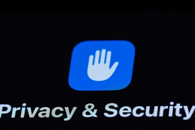 Bellingcat: Magyar kormányzati jelszavak keringenek az interneten