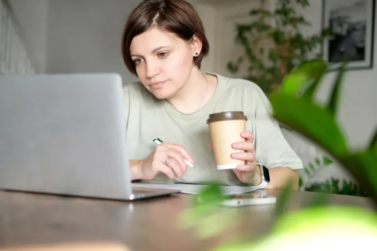 Inflációra panaszkodnak a magyarok, de rekordpénz parkol a számláikon