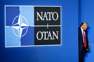 Trump a kilépés emlegetése nélkül is újabb szöget verhet a NATO koporsójába