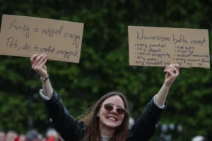 A Mészáros Lőrinc érdekeltségéhez tartozó Femina szerint jólesik a vasárnapi ebéd után a pihe-puha narancsos bukta