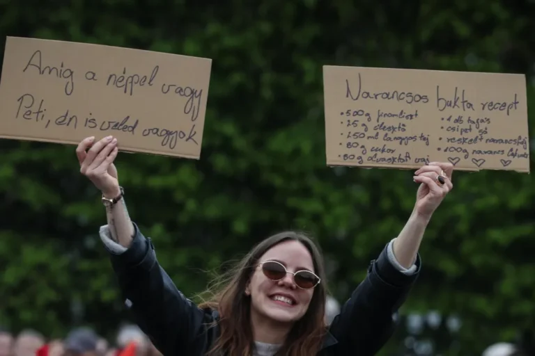 A Mészáros Lőrinc érdekeltségéhez tartozó Femina szerint jólesik a vasárnapi ebéd után a pihe-puha narancsos bukta