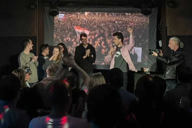 Nulla pénzből is folytatja a Magyar Kétfarkú Kutya Párt