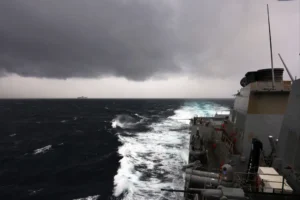 Trump megkezdte a Hormuzi-szoros blokádját