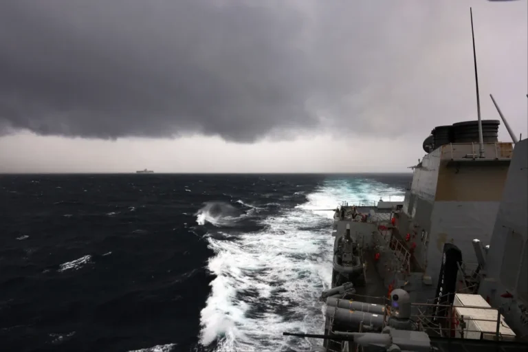 Trump megkezdte a Hormuzi-szoros blokádját