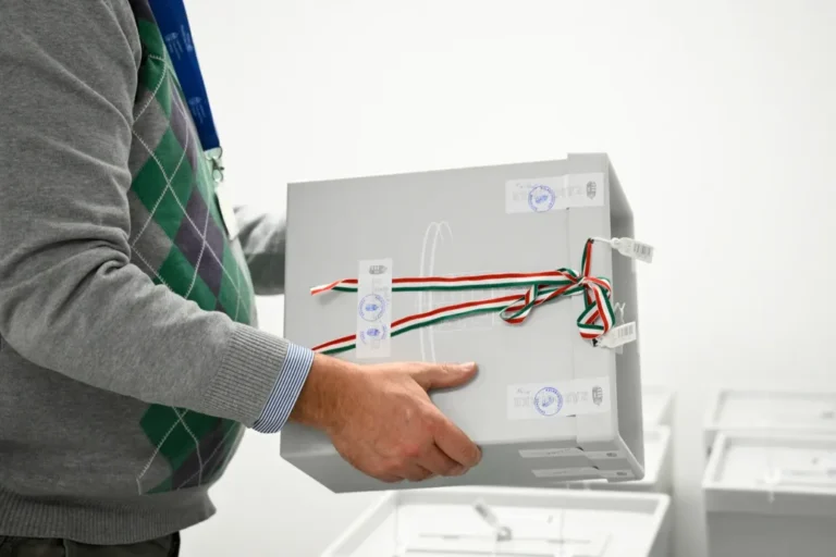 169 választási urna jött már külföldről az NVI-be, az utolsó Új-Zélandról repül haza