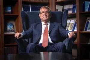 A világ vicce, hogy a fideszesek próbálják letolni magukról az MNB-ügyet, és Matolcsyékra kenni a választási buktát