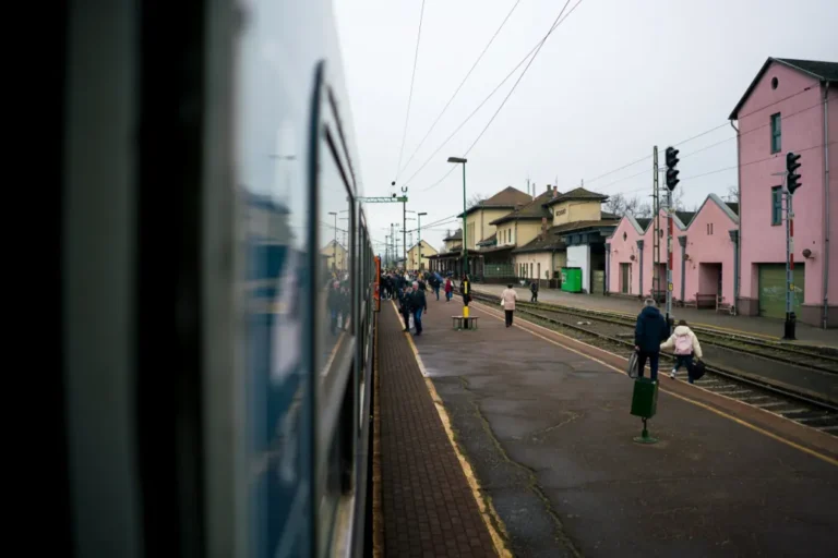 A BYD kellett hozzá: csak évekkel a gyár érkezése után kezdhetik felújítani a Szeged felé vezető vasutat