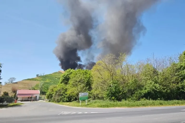 Akkora tűz van egy hulladékfeldolgozó telepen Nagykanizsánál, hogy egész hétvégén oltják