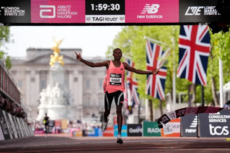 Gyerekként még elbújt, nehogy versenyeznie kelljen, most övé lett a maraton korszakos világrekordja