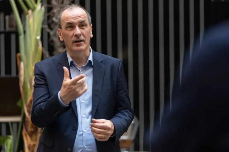 Hegedűs Zsolt egyeztetett az egyedi gyógyszerkérelmeket elbíráló alapítvánnyal, év végéig marad a mostani rendszer