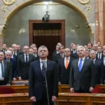 Korszakváltás a parlamentben: évtizedek óta bebetonozott fideszesek is távoznak