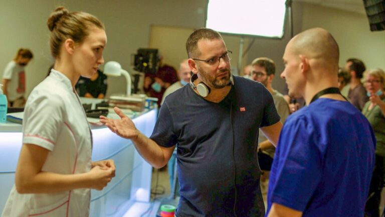 Csaknem másfél éve leforgatták a 600 milliós állami támogatással készült Covid-filmet, mégsem lehet tudni, mikor mutatják be