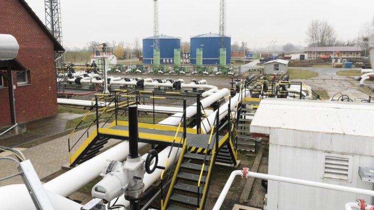 Olajszállítmány érkezett a Barátság vezetéken, Ukrajnába pedig elindulhat az EU-s hitel