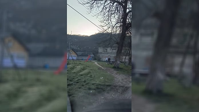 Több száz választási csalást rögzítettek az őrszemek, egyikőjüknek még a szélvédőjét is betörték