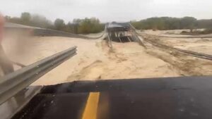 Heves havazás és áradások Olaszországban: lakók rekedtek, infrastruktúra megrongálódott